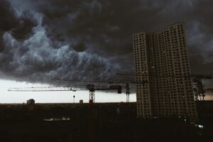 a very tall building under a cloudy sky